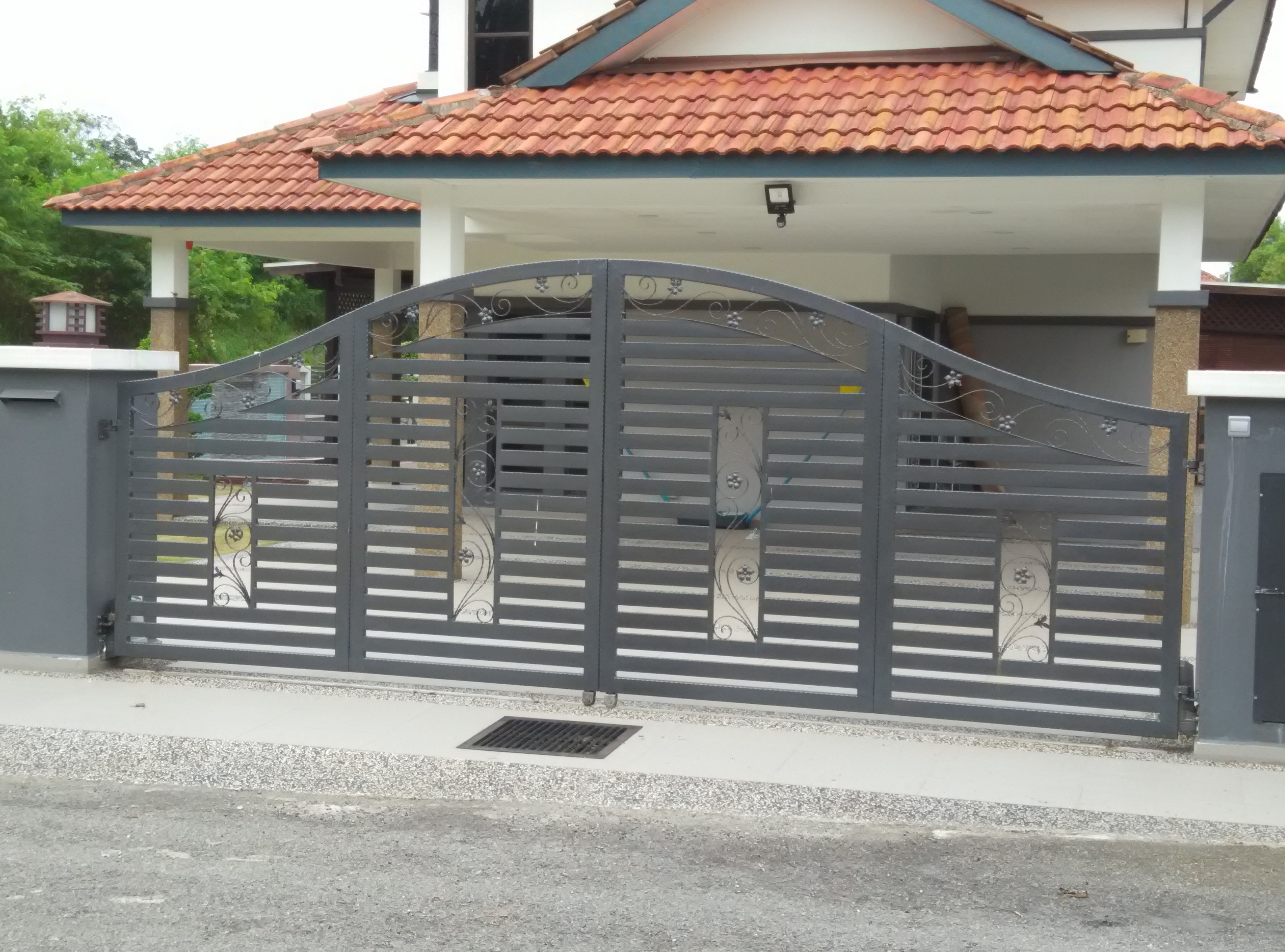 Stainless Steel Entrance Gate 15